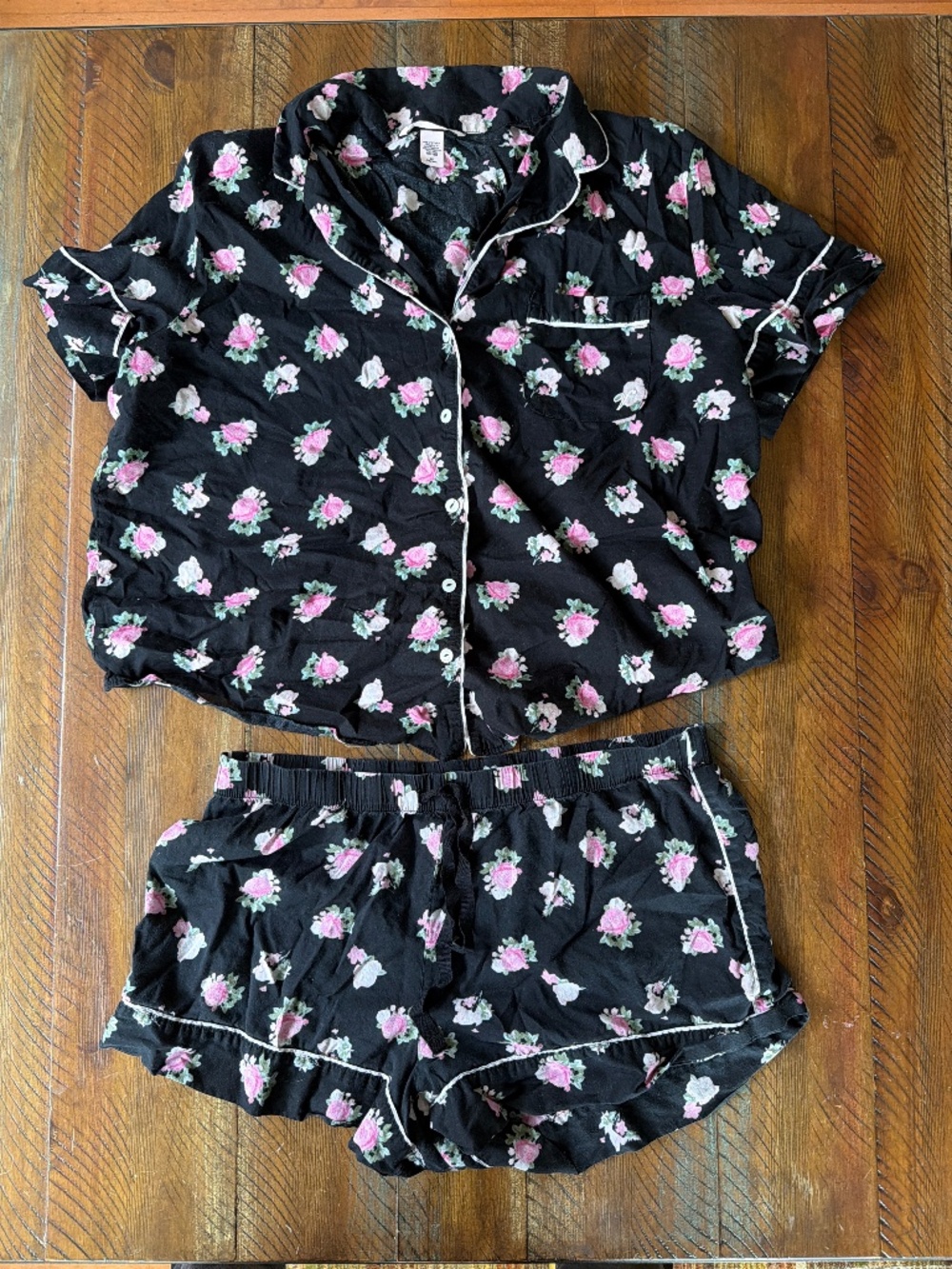 Women’s Victoria Secret Pajamas Short Set Floral Print Medium